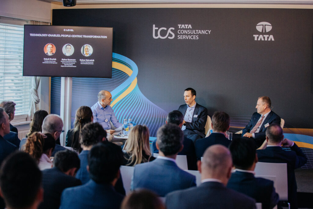 Diskussion über technologiegestützte Transformation bei TCS-Event.